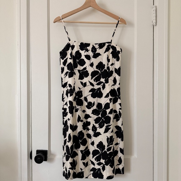 Ann Taylor Dresses & Skirts - Ann Taylor Black and White Floral 100% Silk Shiftdress Size 4?: Preppy, Abstract